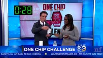 Un présentateur mange des chips très épicées mais n’assume pas