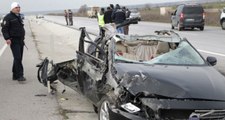 Kırklareli'de Otomobil TIR'a Çarptı: 3 Ölü, 3 Yaralı