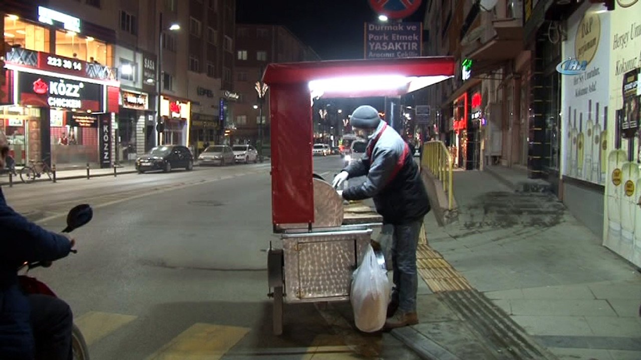Maça gitmek için otomobilin bagajında böyle yolculuk yaptı