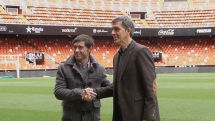 Los entrenadores del Levante y del Valencia posan juntos antes del derbi