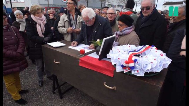 Cercueil, les avions hués et cartes d'électeurs déchirés, les images de la colère des pro-aéroport de NDDL
