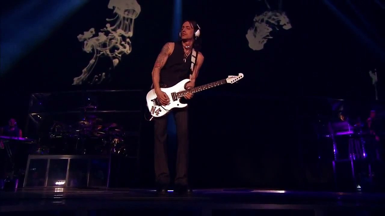 Nuno Bettencourt - Skin, guitar solo (Rihanna Concert At The O2, London, 2011)