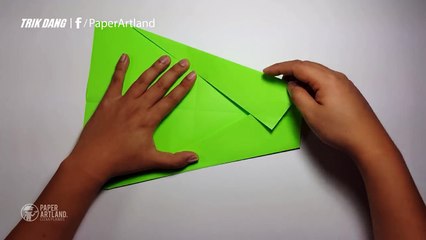 LONG DISTANCE PAPER AIRPLANE - How to make a paper airplane that FLIES FAR | Comet