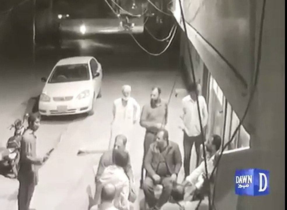 CCTV: Robbers Ran Away On The Resistance of Citizen in Karachi