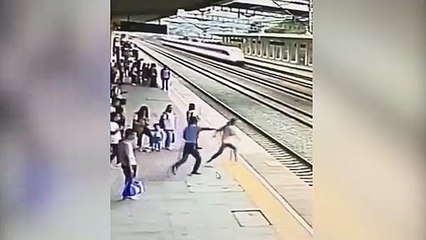 El héroe del tren  evita lo peor con una rápida maniobra