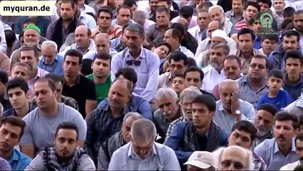 شاهد بكاء الجمهور والمستمعین أثناء تلاوة القارئ محمد جواد حسینی يوم عرفة 2016 سورة البقره والنصر