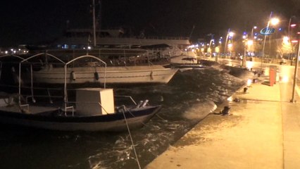 Marmaris lodosa teslim oldu