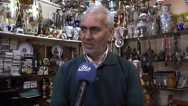 Varını yoğunu antika eşyalara yatırdı
