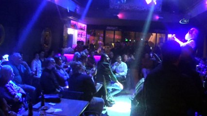 Suavi çocuklar için sahneye çıktı