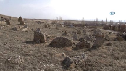 Esrarengiz Taşlar Dikkat Çekiyor