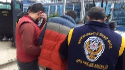 Araba hırsızları benzin istasyonunda kameralara böyle yakalandı