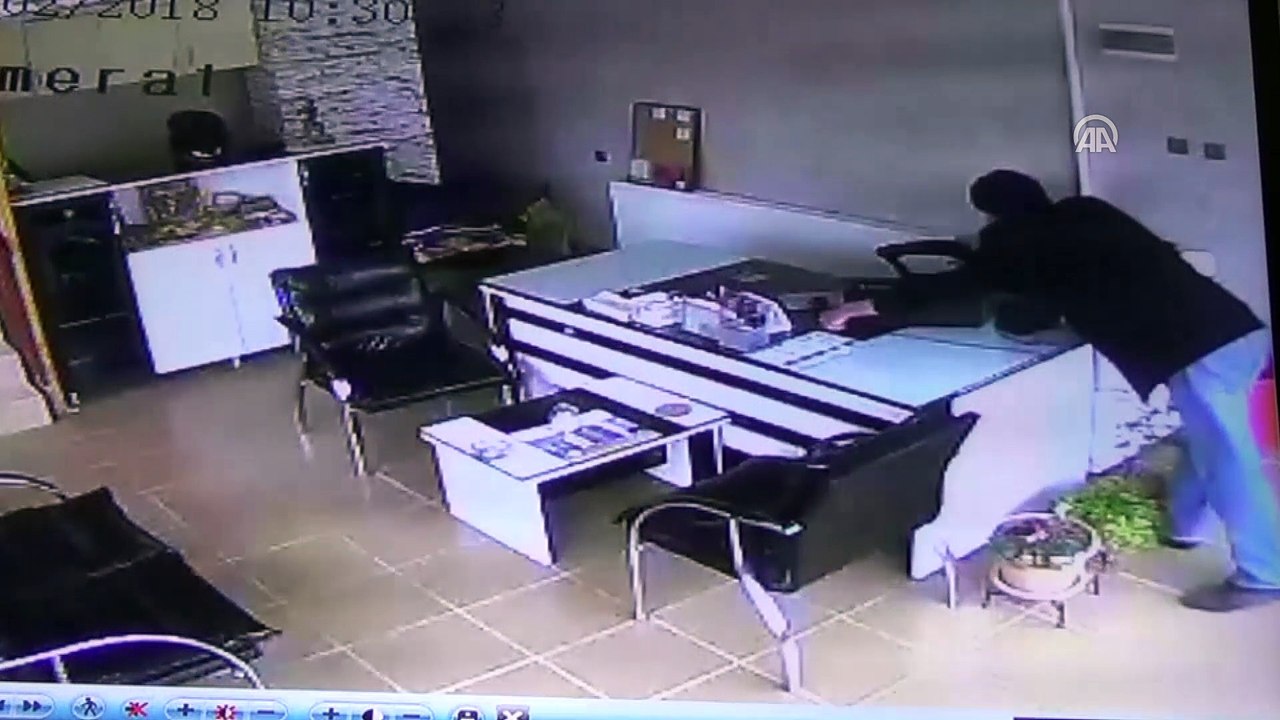 İş yerinden hırsızlık güvenlik kamerasında - KAHRAMANKAZAN