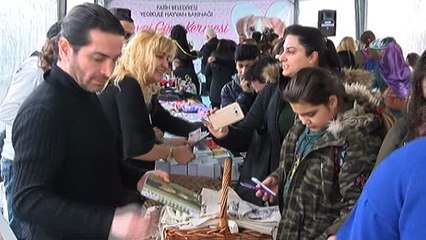 Ünlü sanatçılar barınak hayvanları için bir araya geldi