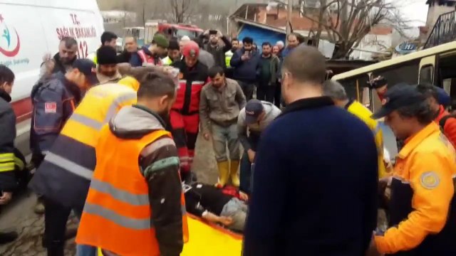 Freni Patlayan İşçi Servisi Evin Duvarına Çarptı: 16 yaralı