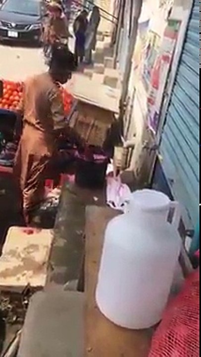 PAKISTANI CHEATING CUSTOMERS