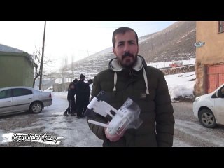 Yüksekova Akçalı Köyünde Telefonları Çekmeyen Halk Çareyi Telefonu Drone'a Bağlayıp Kablosuz Kulaklıkla Konuşmakta Bulmuş