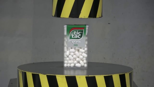 EXPERIMENT HYDRAULIC PRESS 100 TON vs 50 LIGHTERS