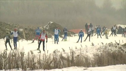 Rusya'da yüz binlerce kişi birlikte kayak yaptı