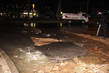 Bodrum'da Su Borusu Patladı, Ortalık Savaş Alanına Döndü