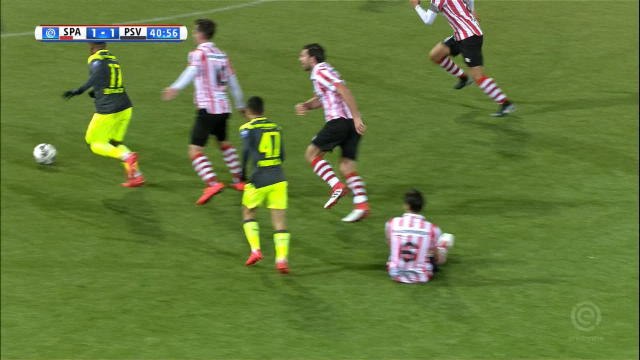 FOOTBALL : Pays-Bas - Le PSV vainqueur avec deux bijoux de Bergwijn