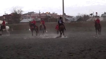 Erzincan'daki Atlı Cirit Müsabakaları Nefes Kesti