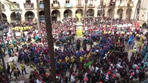 Protesta després de la Guerra de Caramels en el Diumenge de Carnaval a Vilanova i la Geltrú