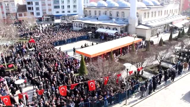 Şehitlerimizi Uğurluyoruz - Şehit Piyade Uzman Çavuş Hüseyin Şahin'in Cenaze Töreni (2)