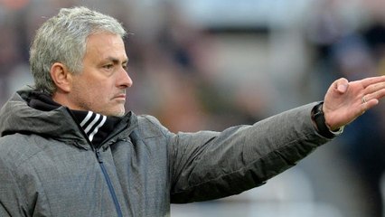 下载视频: Logical to complain about Man United's defending, not referee - Mourinho