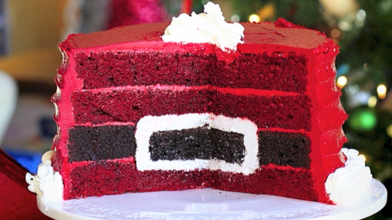 Santa’s Belt Surprise Inside Cake