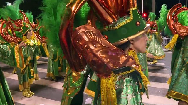 Brésil: coup d’envoi des défilés des écoles de Samba