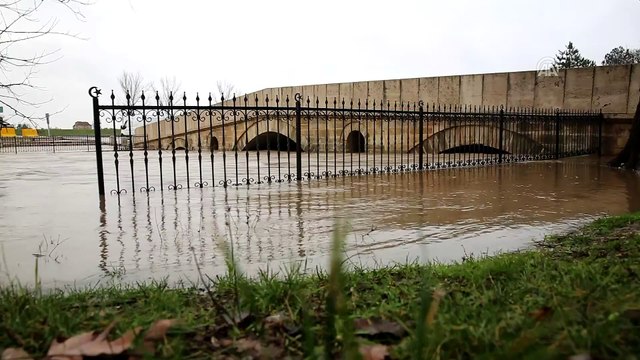 Tunca Nehri, Sarayiçi'nde taşma seviyesinde akmaya başladı - EDİRNE