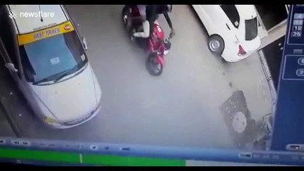 Brazen necklace robberies shock Indian city