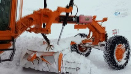 Van-Bahçesaray yolunda karla mücadele