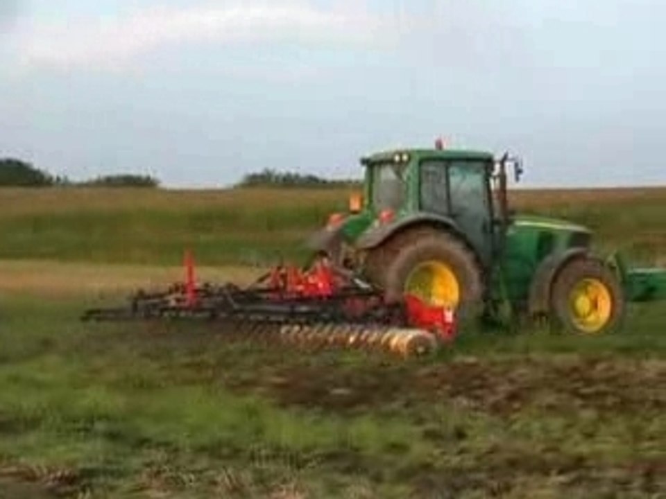 Déchaumage dans la Vienne