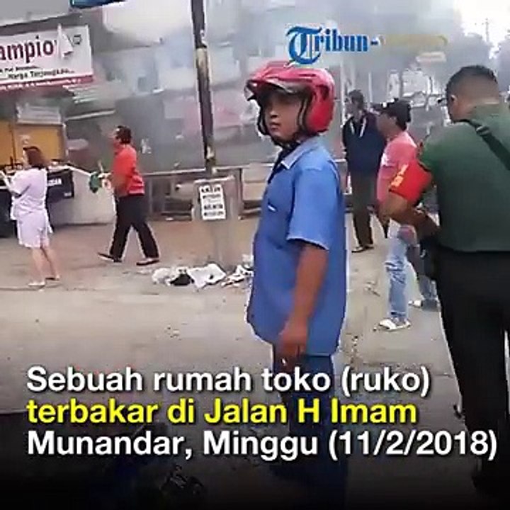 Detik_detik_Penghuni_Ruko_Menyelamatkan_Diri_dari_Kebakaran