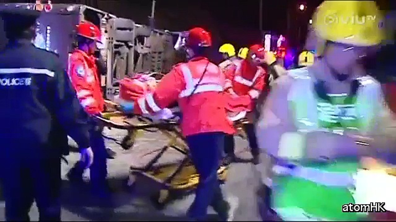 【大埔車禍】現場路祭 增至19死9人危殆 九巴司機報復飆車 仵工撿走多袋殘骸 翻車屍疊屍
