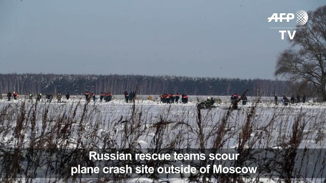 Investigators hunt in snow for clues over Russian plane crash