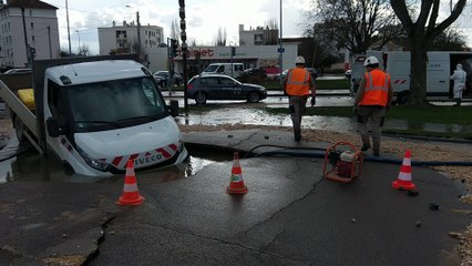 Explosion de canalisation à Dijon : les opérations de pompage