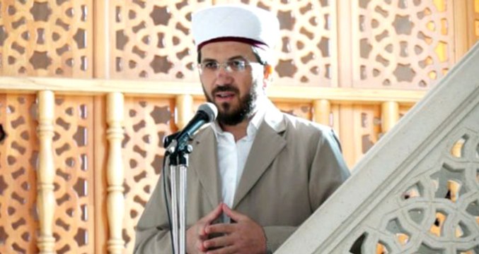 Genç Kaynana Şehvet Uyandırır Diyen İlahiyatçı Şenocak İstifa Etti