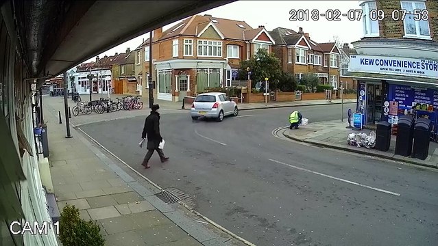 Un gros morceau de glace tombe du ciel (Londres)