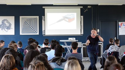 Mouscron : Fluency MC explique la grammaire anglaise en rappant