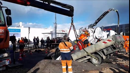 Une canalisation explose à Dijon : le "sauvetage" de la camionnette