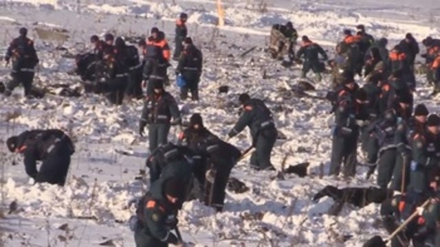 El avión siniestrado en Moscú explotó tras chocar con la tierra