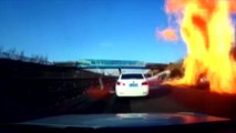De terror: autopista se incendia tras fuga de gas de un camión