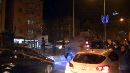 Afrin’e giden askeri konvoya Adıyaman’da sevgi seli