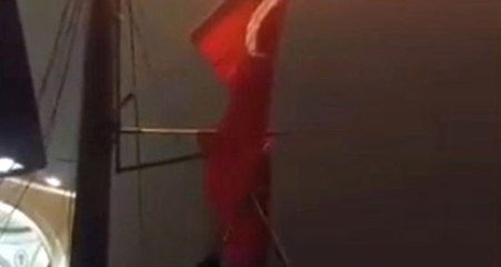 Kosova'da Türk Bayrağına Çirkin Saldırı! Yere Atıp Çiğnedi