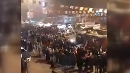 Vatandaşlardan Askeri Konvoya Sevgi Gösterisi