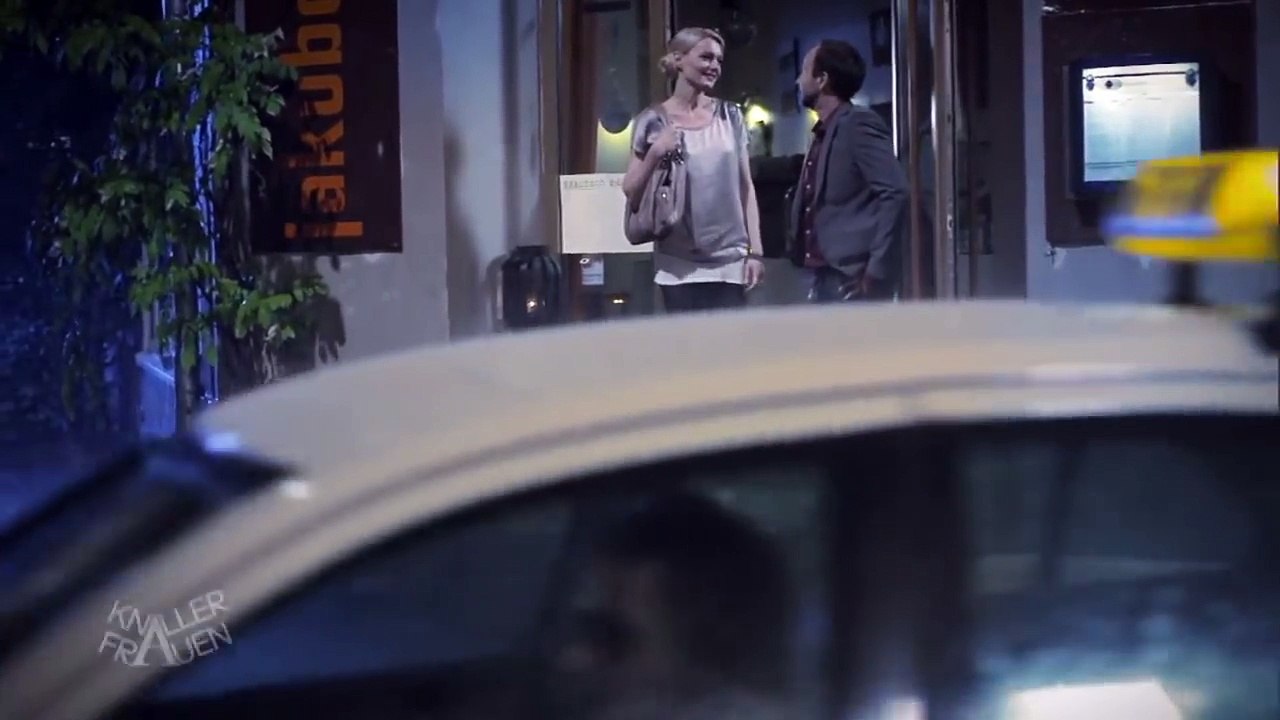 Romantische Geste ausnutzen [subtitled] | Knallerfrauen mit Martina Hill