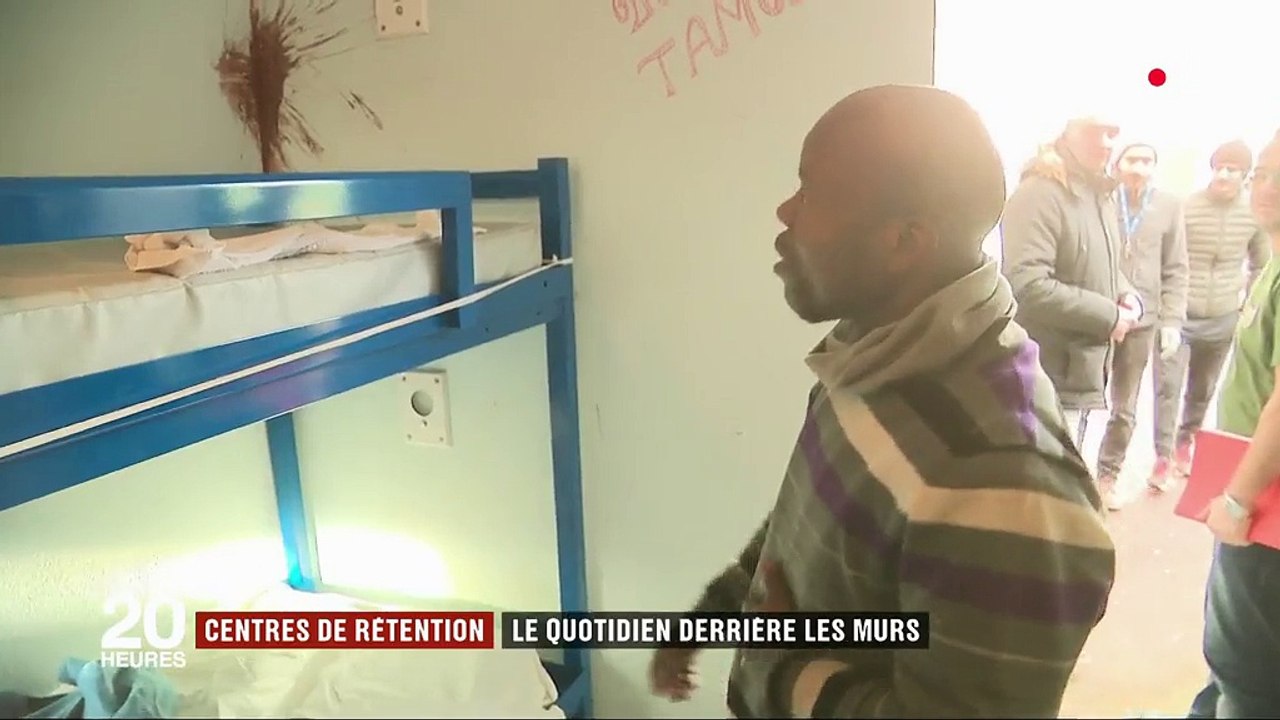 "C'est assez sale et ça ne sent pas bon" : des députés découvrent les conditions dans lesquels les sans-papiers sont placés en rétention