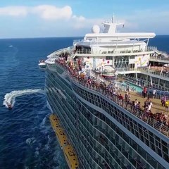 Dünyanın En Büyük Yolcu Gemilerinden Biri, Denizin Ortasına Şehir Kurulmuş Gibi